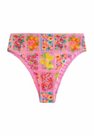 Rosa Bikinihose mit einem bunten Fruchtmuster aus Zitronen, Erdbeeren, Kirschen und Pfirsichen, angeordnet in quadratischen Blöcken.