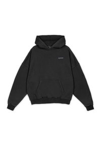 Sort pullover hoodie lavet af kraftigt stof, med en stor lommes foran, ribbet manchetter og hætte med snore. Lille logo på brystet.