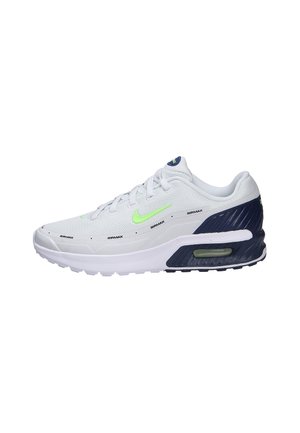 Baskets Nike Air Max blanches et bleu marine avec swoosh vert, amorti d'air visible dans la semelle et design texturé au talon, vue de profil.