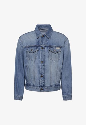 Jasnoniebieska kurtka dżinsowa z klasycznym kołnierzem, zapięciem na guziki z przodu, dwiema kieszeniami na piersi oraz subtelnymi detalami przeszyć.