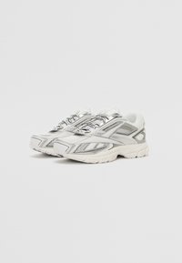 Reebok LTD PREMIER ROAD ULTRA UNISEX - Športni copati - white metallic