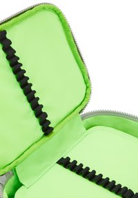 Kipling UNISEX jasnoszary melanż