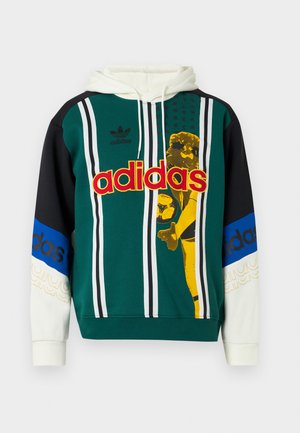 Κουκούλα φούτερ σε πράσινο, μαύρο και λευκό. Διαθέτει τολμηρή κίτρινη και κόκκινη εκτύπωση "adidas", γραφικές λεπτομέρειες και ριγέ διακοσμητικά στα μανίκια.