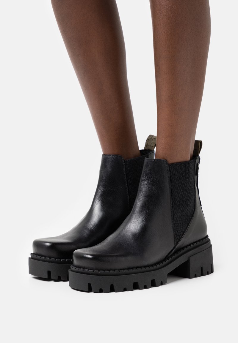 Damen Ankle Boots | mtng SQUARE Plateaustiefelette ruganito/schwarz - RB05293 Damen Ankle Boots | mtng SQUARE Plateaustiefelette ruganito/schwarz - RB05293