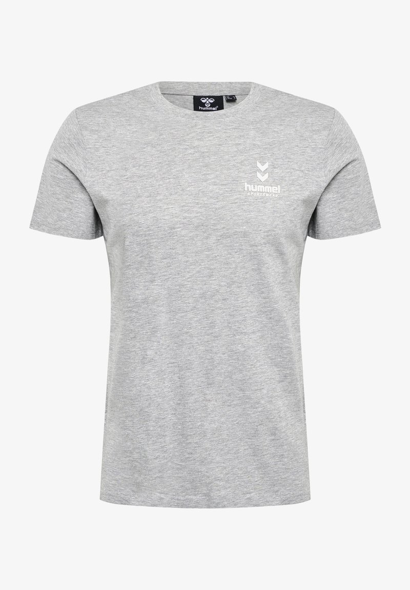 T-shirt gris à manches courtes en coton doux, avec un col rond et un petit logo blanc sur la poitrine gauche.