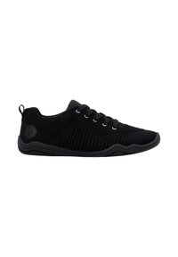 Schwarze Sportschuhe mit einem oberen Teil aus gestricktem Stoff, strukturiertem Design, schwarzen Schnürsenkeln und einer Gummisohle mit Wellenmuster.