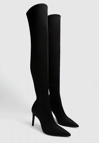 Stradivarius Kozačky na vysokém podpatku - black