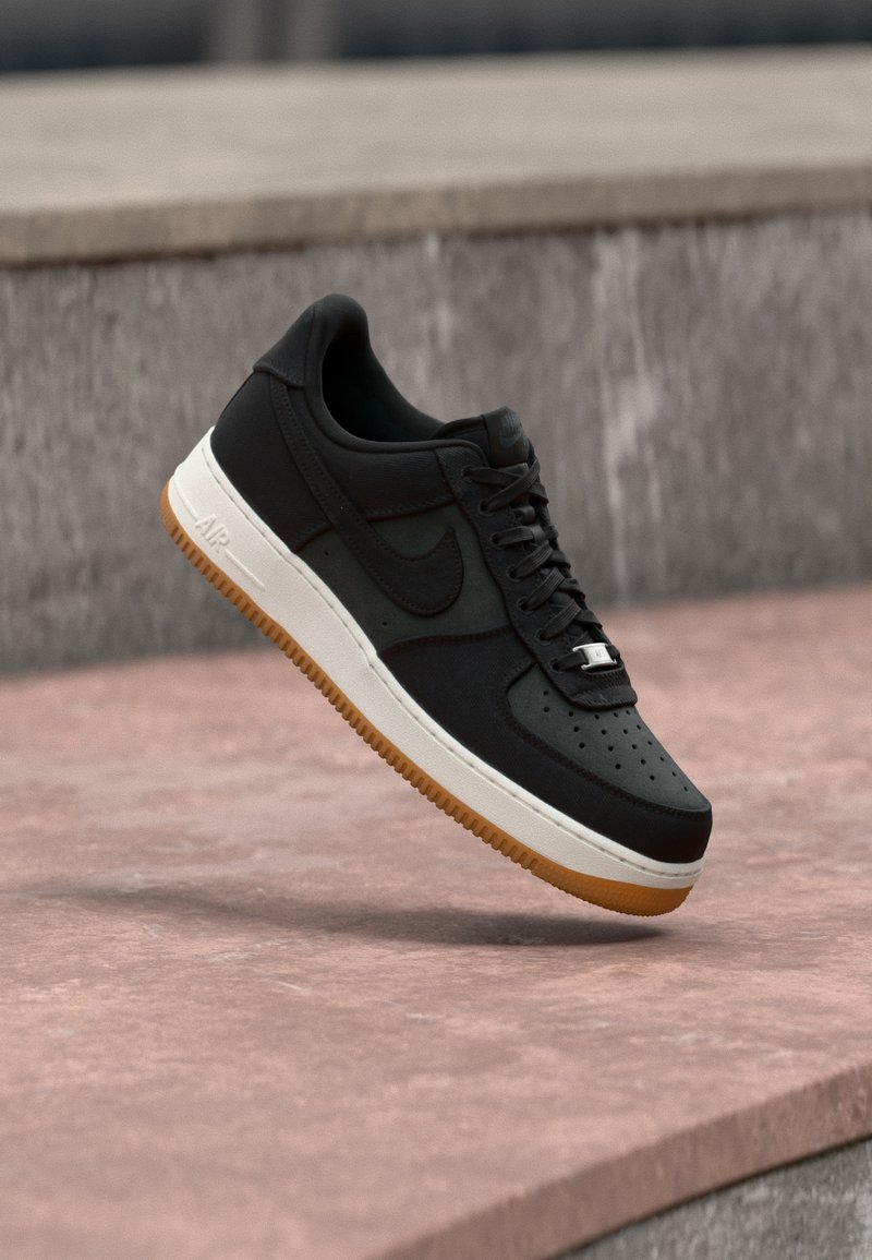 AIR FORCE 1 07 LV8 black/dark smoke grey/med brown/summit white/black