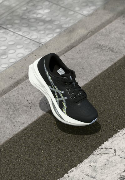 SONICBLAST - Chaussures de running sur route - black/blue fade