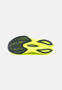Saucony ENDORPHIN PRO 4 - Chaussures de running sur route - citron/silver
