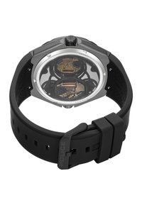 Orologio con cinturino in silicone nero e cassa in acciaio inossidabile, dotato di un fondello trasparente che rivela intricati componenti meccanici.