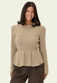 Beiger, gerippter Pullover mit langen Ärmeln und tailliertem Saum. Ausgestattet mit einem runden Ausschnitt und strukturierter Stoffoberfläche. Locker sitzende Passform.