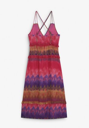 Robe multicolore avec un motif dégradé rouge, violet et doré, avec des accents volantés et de fines bretelles croisées.