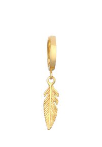 Boucle d'oreille en forme de plume en or avec un anneau à charnière. Les détails texturés sur la plume ajoutent de la dimension. Fini lisse et brillant en or sur l'ensemble.