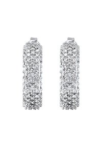 Boucles d'oreilles en argent en forme de créoles ornées de cristaux transparents et scintillants, montés dans un design en métal texturé, avec une forme arrondie et une fermeture sécurisée.