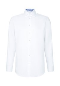 Chemise blanche à manches longues avec un col classique, un col intérieur bleu à motifs, une patte de boutonnage à l'avant et un ourlet arrondi. Texture du tissu lisse.
