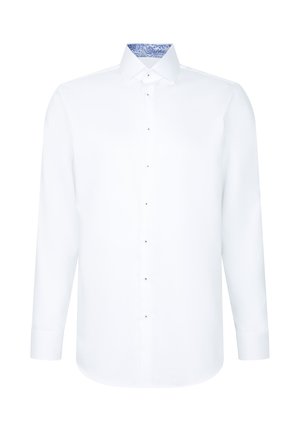 Biała koszula z długim rękawem, klasycznym kołnierzem, niebieskim wzorzystym wewnętrznym kołnierzem, zapinana na guziki z przodu oraz zaokrąglonym dołem. Gładka faktura tkaniny.