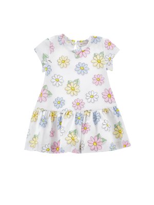 Robe à motif floral avec des manches courtes, en tissu blanc et jupe froncée. Présente des marguerites multicolores en rose, jaune et bleu.