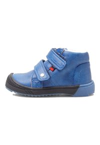Stivali alla caviglia in pelle blu con due cinturini in velcro, suola in gomma nera, superficie testurizzata e dettagli a cucitura a contrasto.