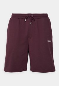 Shorts bordeaux à cordon de serrage avec taille élastique, poches latérales et petit logo "LES DEUX" sur la cuisse gauche.