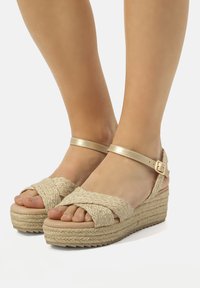 mtng Alpargatas - beige
