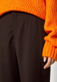 Filippa K Tygbyxor - dark brown