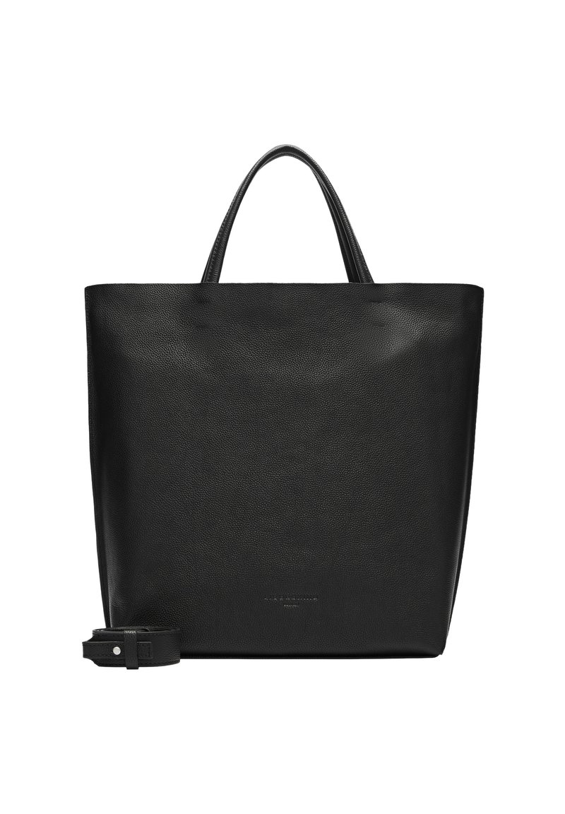 Zwarte leren totebag met een gestructureerd oppervlak, open bovenkant, dubbele handvaten en een verstelbare schouderriem. Minimalistisch ontwerp met subtiele branding.