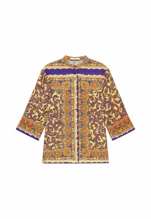 Chemise à manches longues boutonnée, base jaune, accents violets, avec des motifs paisley et floraux complexes en orange et rouge.