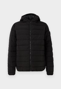 Doudoune noire avec capuche, présentant un design matelassé, une fermeture éclair et des poignets côtelés. Fini lisse sans logos ou motifs visibles.