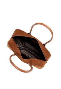Borsa a tracolla in suede marrone con manici in pelle, chiusura con zip e foderatura interna liscia. Presenta una forma strutturata e un ampio scomparto principale.