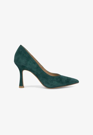 Escarpin en cuir suédé vert à talon pincé et bout pointu. Texture lisse et design minimaliste avec une doublure intérieure neutre.