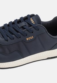 BOSS TITANIUM - Tossud - dark blue
