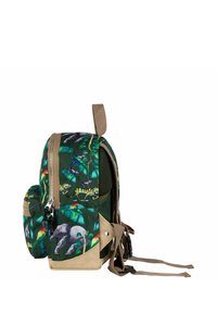 Groene rugzak met dieren- en plantenpatronen, beige accenten, ritscompartimenten, een gaas zijvak en verstelbare schouderbanden.