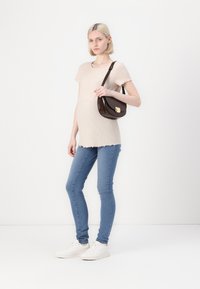 Thumbnail Image 3