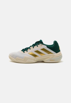 BARRICADE 13 - Zapatillas de tenis para todas las superficies - core white/gold metallic/collegiate green