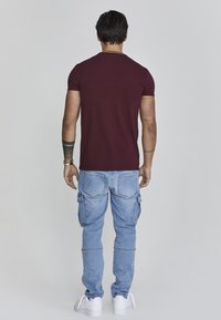 SIKSILK - T-shirt z nadrukiem