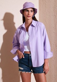 LELA LOOSE FIT - Button-down blouse - lilac