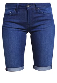 Shorts de mezclilla azul oscuro con un diseño ajustado, dobladillos con vuelta, estilo de cinco bolsillos y un clásico cierre de botón en la cintura.
