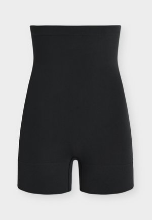 Fekete, magas derekú, varrás nélküli alakformáló rövidnadrág, amely a comb közepéig ér, és széles derékrésszel rendelkezik a test kontúrozásához.