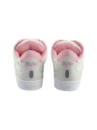 Hvite joggesko med rosa detaljer, med en jevn tekstur, polstret krage og logo på hælen. Rund form og gummisåle.