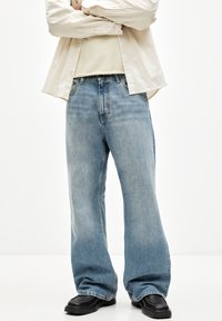 PULL&BEAR - FLARED  - Bootcut jeans - blue denim Thumbnail Image 1