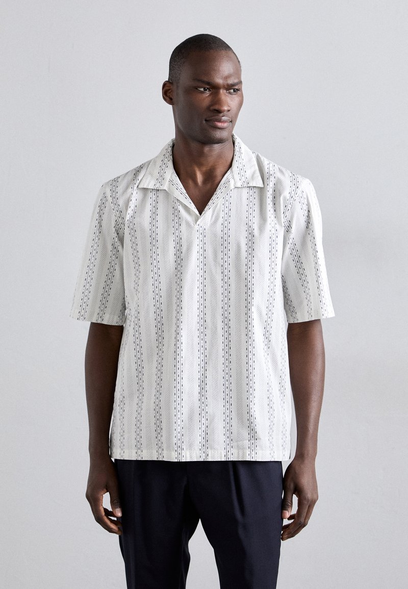 OFFICINE GENERALE - YANN JAP CO PATTERNED STRIPE - Camisa - white/nightsky, Ampliar