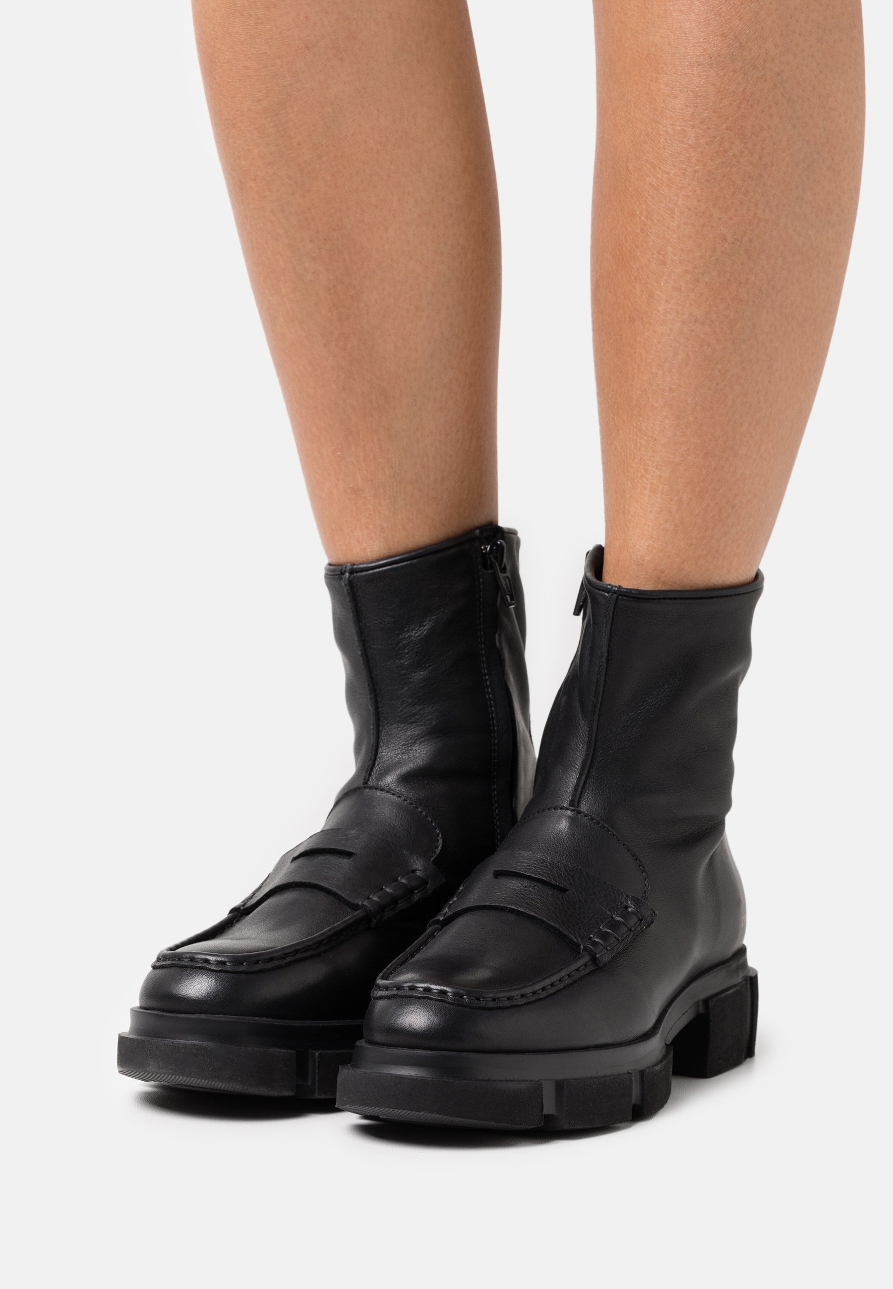 tina sofa bow flat booties