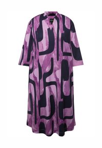 Robe violette avec un motif abstrait noir et violet clair ; coupe ample, manches courtes et col en V.
