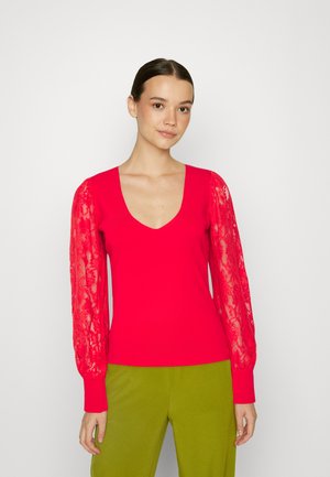 NIKKIE GEMMA - Striktrøje - kiss