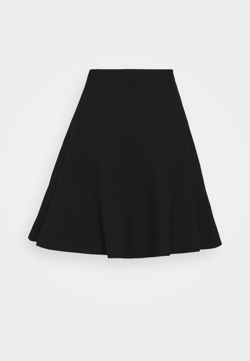 Falda negra acampanada de cintura alta, hecha de una tela suave y texturizada. Presenta una silueta suave y una forma en A.