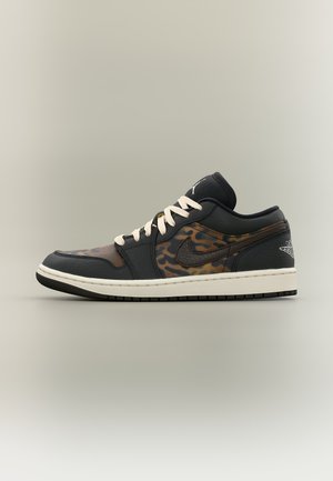 Jordan, AIR JORDAN 1 SE UNISEX - Маратонки - black/chalk/brown