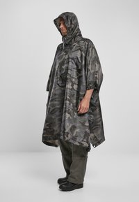 Brandit PONCHO - Vandeniui atspari striukė - darkcamo
