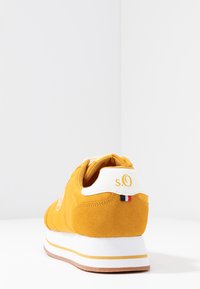 s.Oliver Trainers - yellow