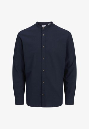 Mornarska košulja dugih rukava s uspravnim ovratnikom, koja se ističe prednjim kopčanjem na dugmad zlatne boje i glatkom tekstilnom završnicom.